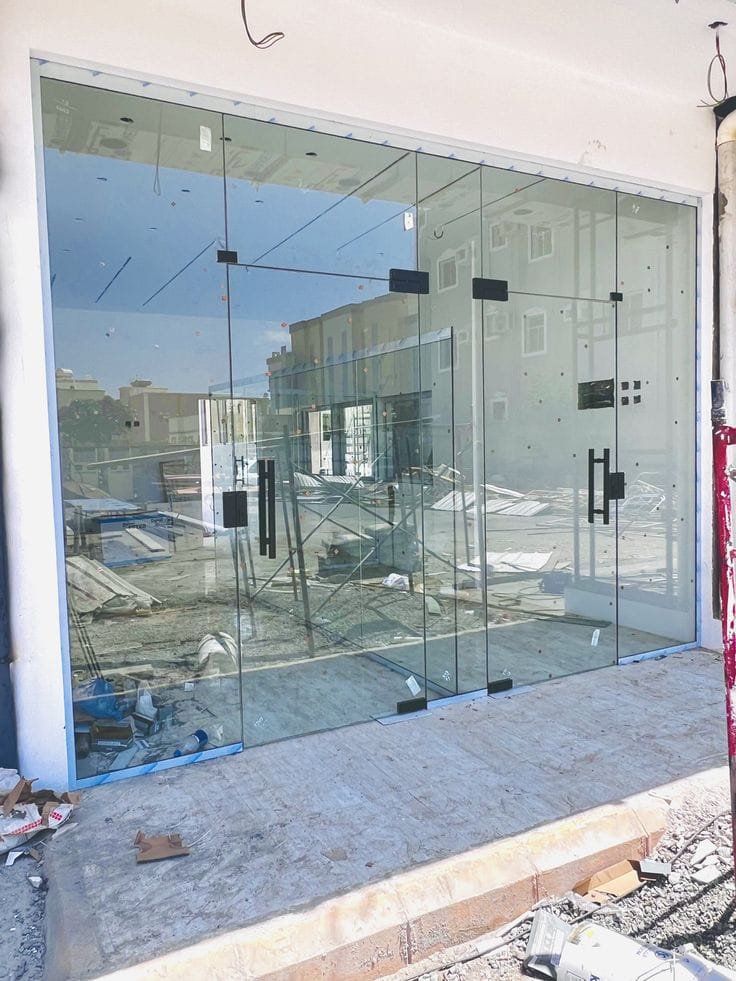 تركيب واجهة محل زجاج سيكوريت بالدمام
